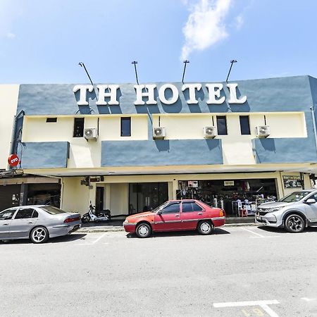 Oyo 90445 Th Hotel Bahau Exterior photo