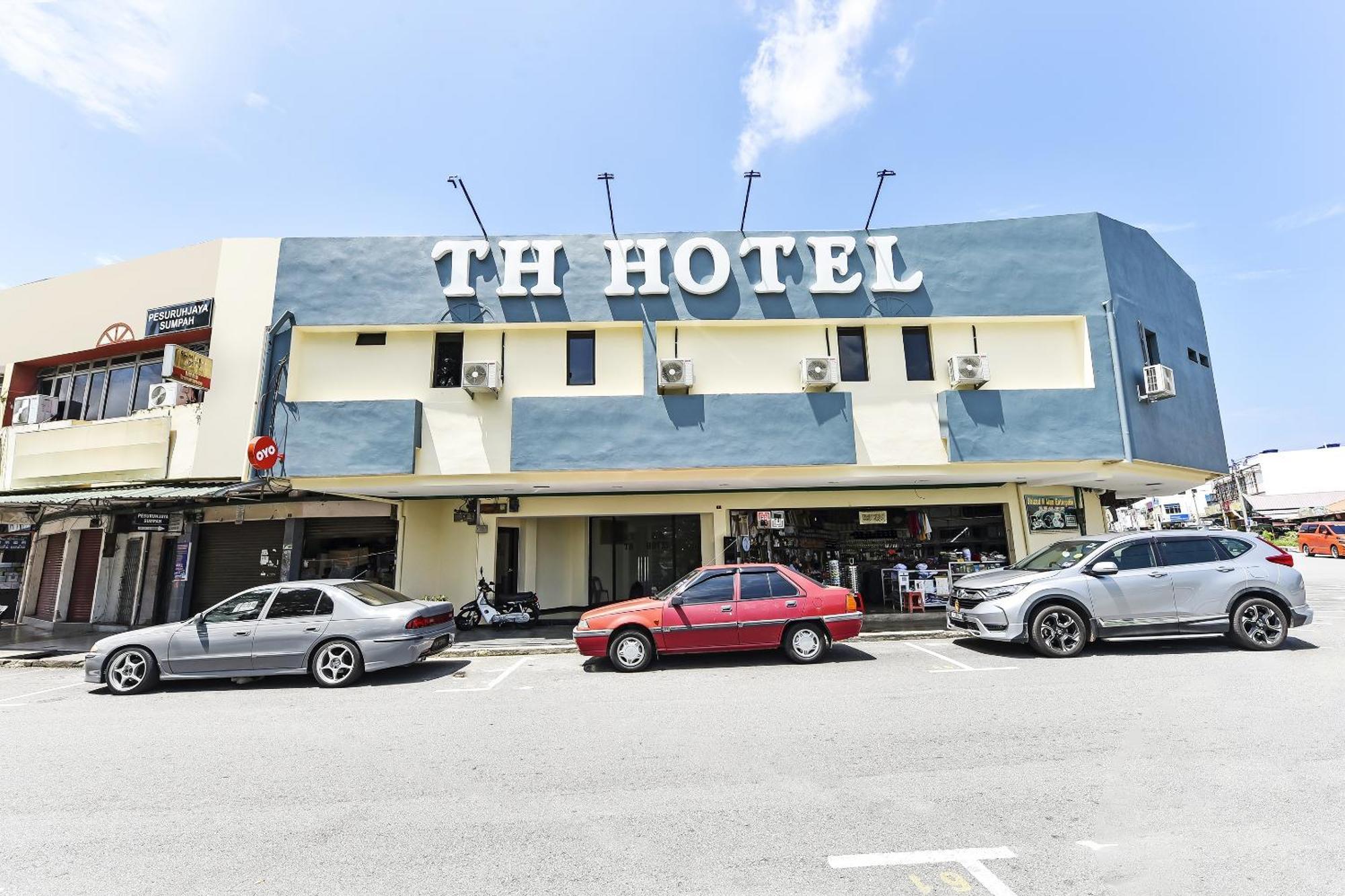 Oyo 90445 Th Hotel Bahau Exterior photo